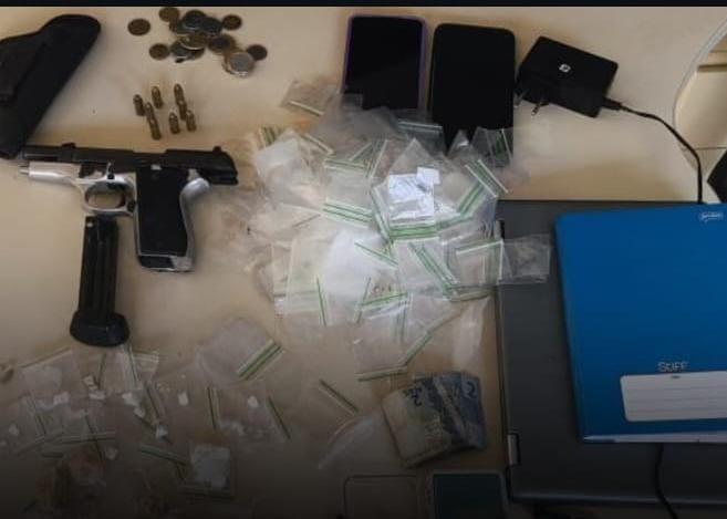 Prensa furtada de uma usina foi recuperada em Igarapava (SP), onde a Polícia Militar de Uberaba também apreendeu arma, munição e drogas (Foto/Divulgação)