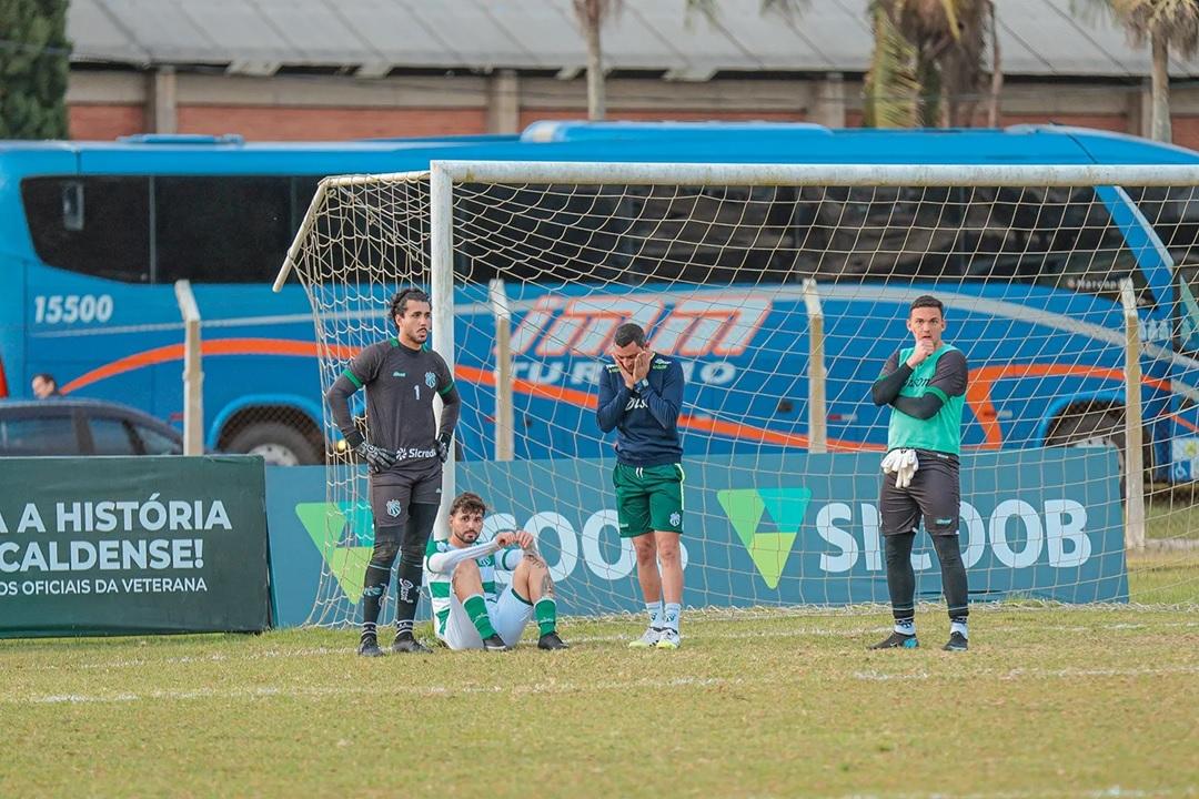 Caldense junta os cacos e agora terá o desafio de reorganizar o futebol profissional. (Foto/Victor Imesi - TV POÇOS)