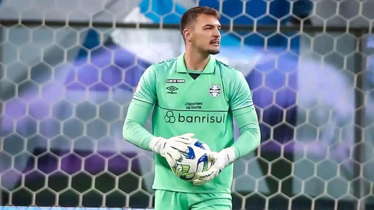 Gabriel Grando pegou dois pênaltis para o Grêmio ontem em Brasília. (Foto/Lucas Uebel – GFP)