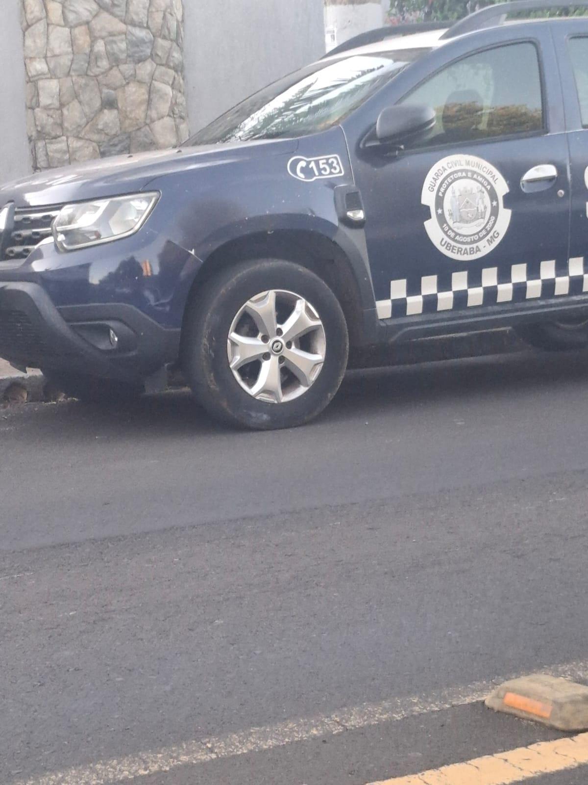 Veículo que pertenceu à frota da Guarda Civil de Uberaba foi visto ainda plotado pelas ruas da cidade (Foto/Leitor JM)