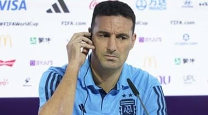 Lionel Scaloni afirmou que a semifinal contra a Inglaterra deve ser encarada apenas como uma partida de futebol. (Foto/“Clarin”)