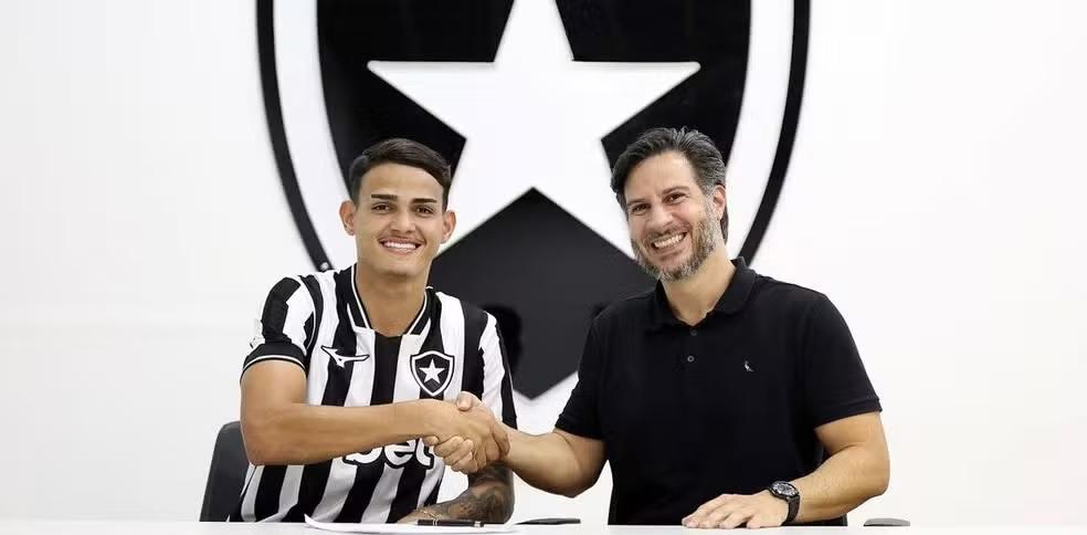 Destaque da equipe sub-17, Lucas Emanuel renovou contrato com o Botafogo até 2030. (Foto/Vitor Silva – BFR)