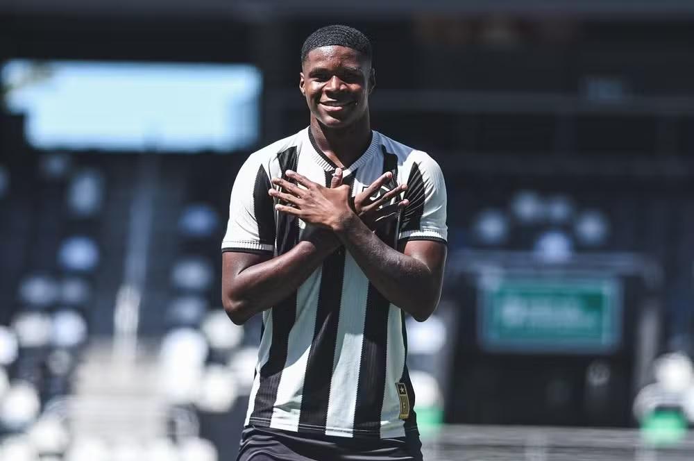 O Botafogo venceu por 2 a 1 graças ao gol de Kadir (Foto/Artur Barreto – BFR)