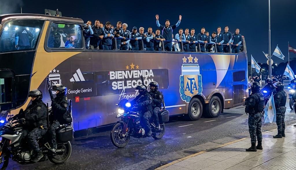 Jogadores foram homenageados pela torcida após o vice-campeonato mundial. (Foto/Olé Argentina)