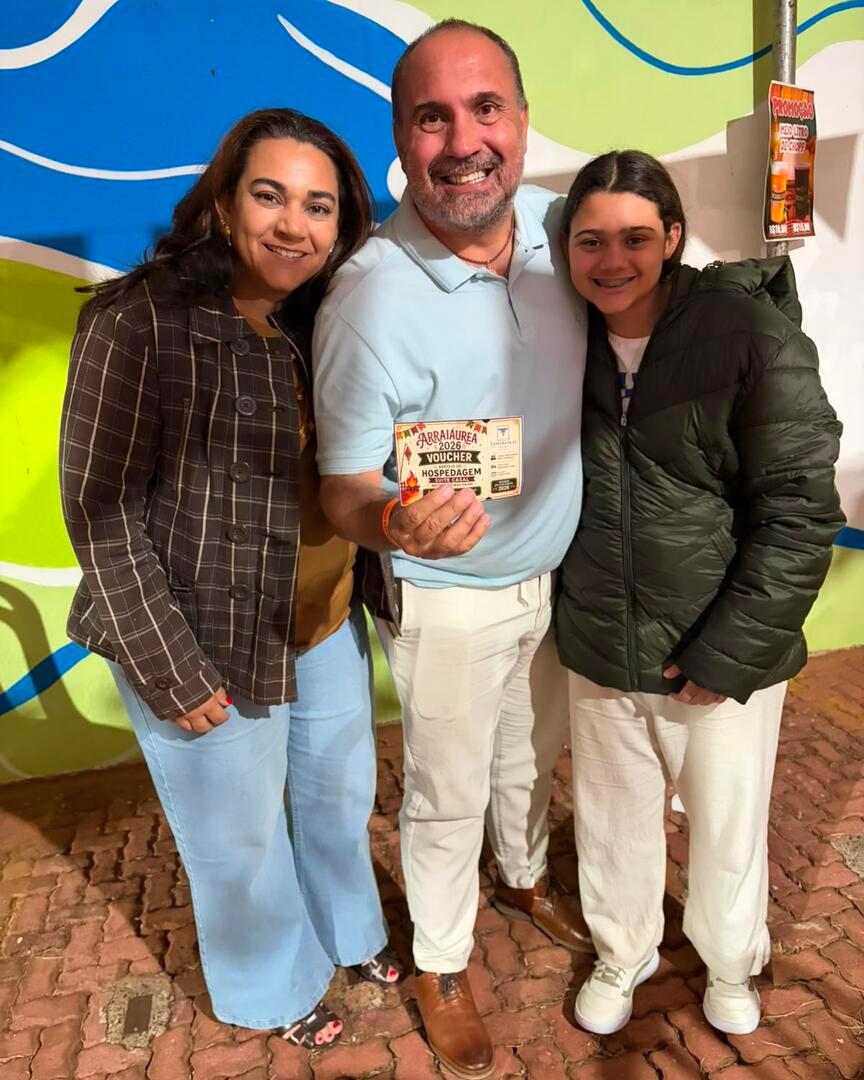 Renato Marajó com a esposa e filha ganharam o sorteio com uma diária nos Hotéis Tamareiras (Foto/Arquivo pessoal)