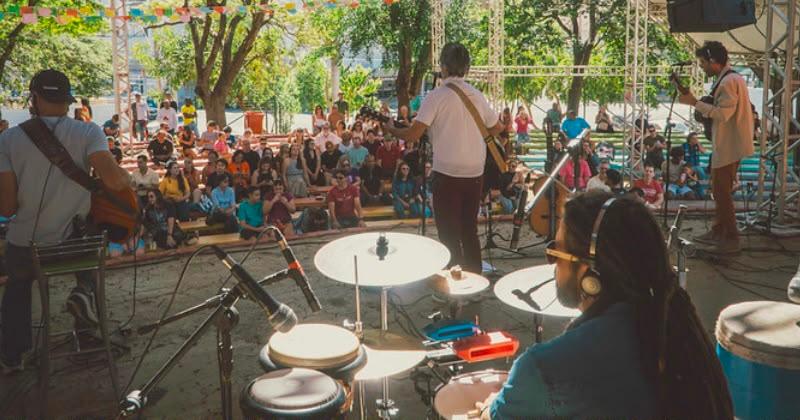 Zeca Baleiro canta em Peirópolis nesta sexta 