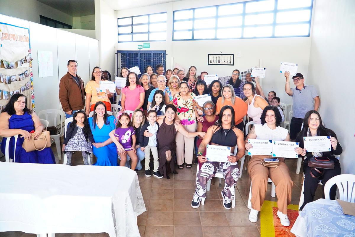 Os participantes concluíram formações em Penteado, Cabeleireiro, Design de Sobrancelhas, Corte e Costura para Iniciantes e Corte e Costura (Foto/Lílian Veronezi/PMU)