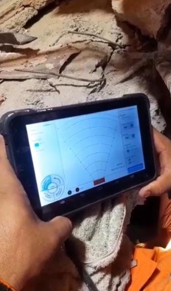 Equipamento consegue detectar se há batimentos cardíacos a até 30 metros dentro dos escombros (Foto/Divulgação)