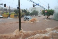 Enchente em Uberaba - Por Jairo Chagas Enchente em Uberaba - Por Jairo Chagas