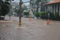 Enchente em Uberaba - Por Jairo Chagas Enchente em Uberaba - Por Jairo Chagas