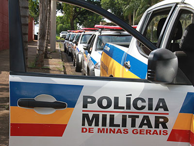 Transexual é presa após assaltar dona de casa próximo ao Parque de Exposição Jornal da Manhã - 49 anos - JM Online