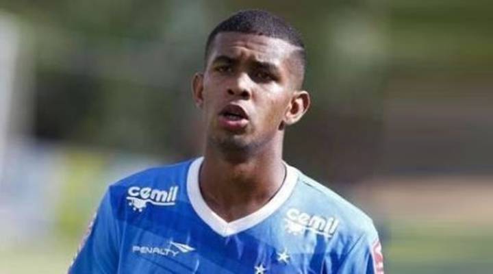 Luto: Arrascaeta lamenta morte de Alex Apolinário, ex-colega de Cruzeiro