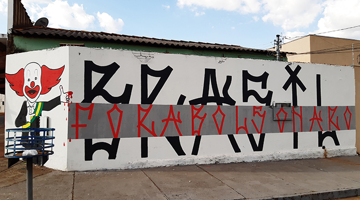 Grafiteiros pintam "Bozo" de presidente e protestam contra as mortes pela  Covid Jornal da Manhã - 49 anos