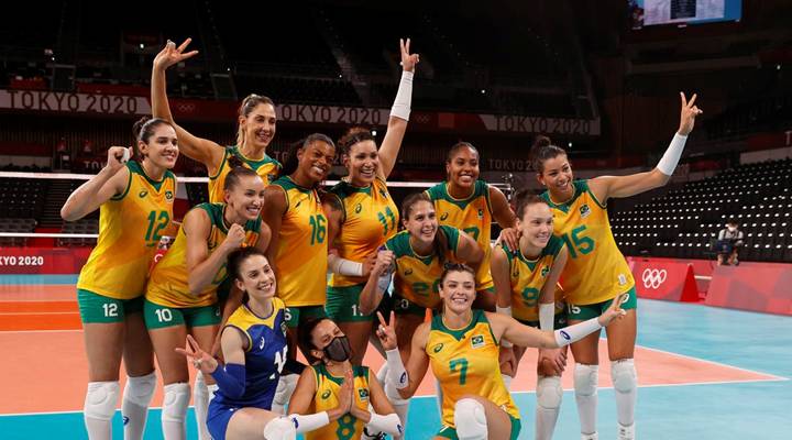 Seleção brasileira feminina de vôlei vence Itália e vai à final do