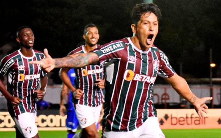 Flamengo e Fluminense fazem clássico de tempos distintos e empatam